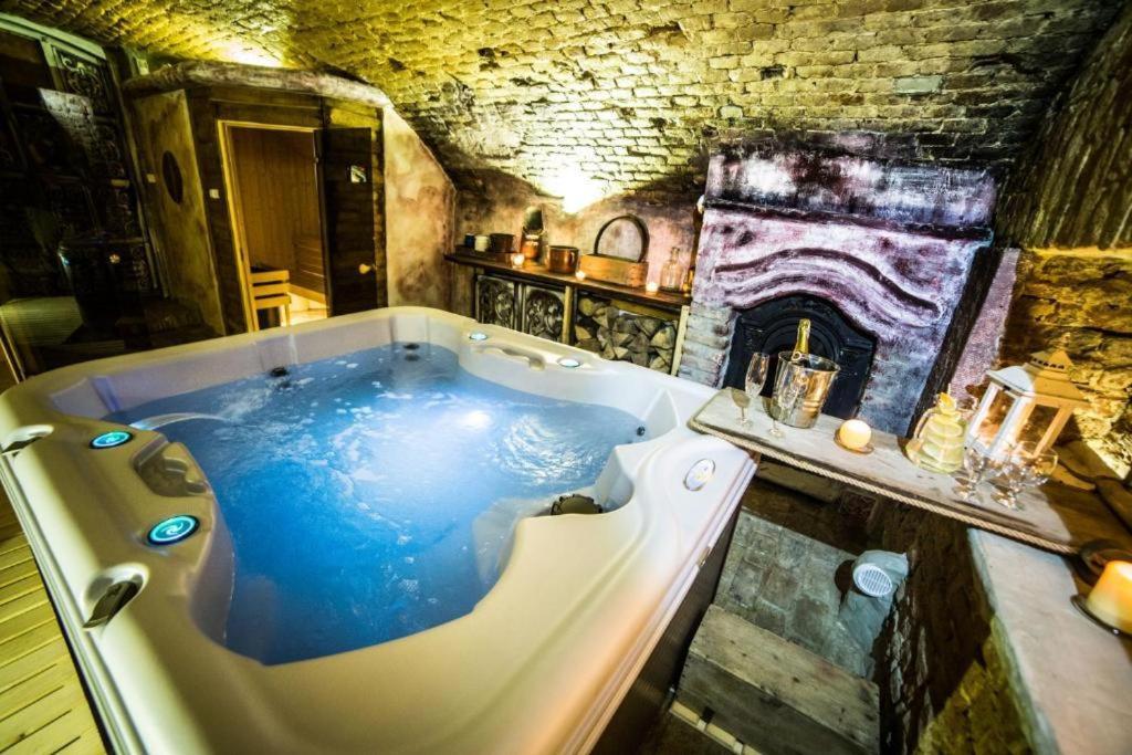 Dwor Boratyn Bed & Breakfast Екстериор снимка