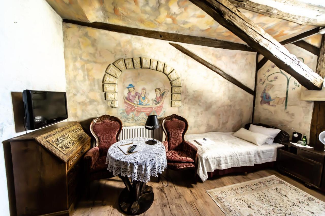 Dwor Boratyn Bed & Breakfast Екстериор снимка