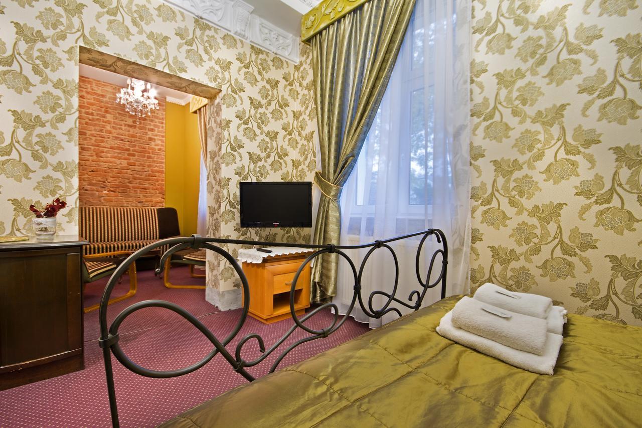 Dwor Boratyn Bed & Breakfast Екстериор снимка
