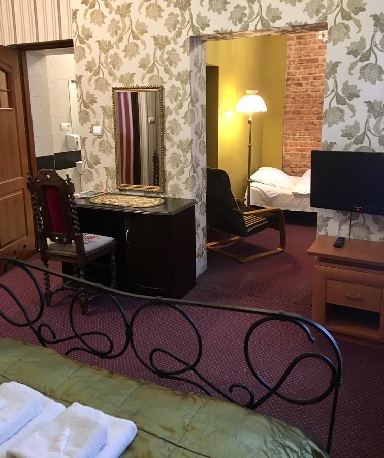Dwor Boratyn Bed & Breakfast Екстериор снимка